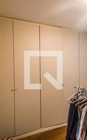 Casa à venda com 645m², 7 quartos e 3 vagas Casa à venda com 645m², 7 quartos e 3 vagasCloset