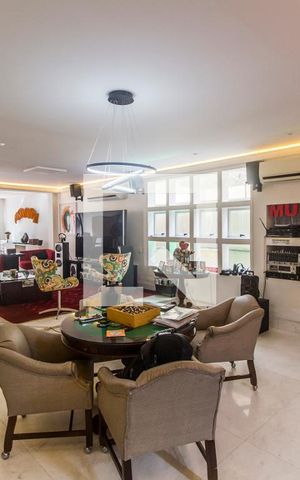 Casa à venda com 645m², 7 quartos e 3 vagas Casa à venda com 645m², 7 quartos e 3 vagasSala