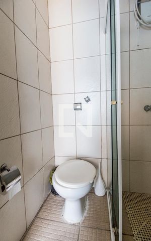 Casa à venda com 645m², 7 quartos e 3 vagas Casa à venda com 645m², 7 quartos e 3 vagasEdícula Banheiro