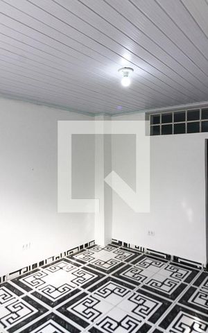 Casa para alugar com 50m², 2 quartos e sem vaga Casa para alugar com 50m², 2 quartos e sem vagaSala