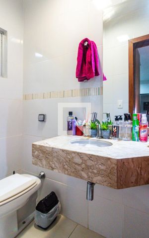 Apartamento à venda com 200m², 4 quartos e 2 vagas Apartamento à venda com 200m², 4 quartos e 2 vagasBanheiro