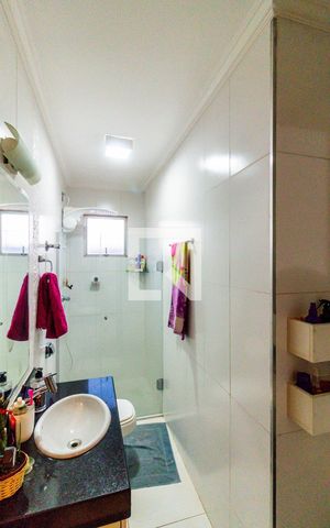 Apartamento à venda com 200m², 4 quartos e 2 vagas Apartamento à venda com 200m², 4 quartos e 2 vagasBanheiro