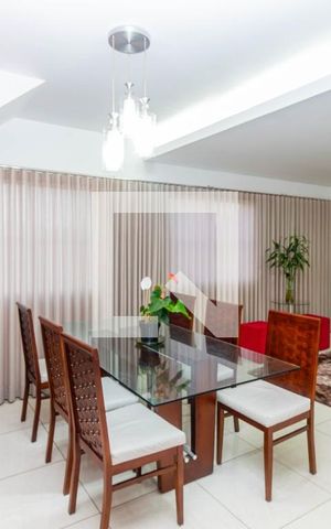 Apartamento à venda com 200m², 4 quartos e 2 vagas Apartamento à venda com 200m², 4 quartos e 2 vagasSala