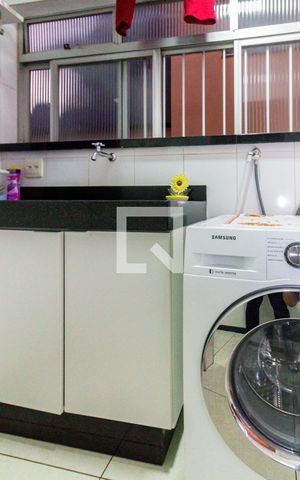 Apartamento à venda com 200m², 4 quartos e 2 vagas Apartamento à venda com 200m², 4 quartos e 2 vagasÁrea de Serviço