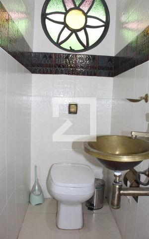 Casa à venda com 250m², 4 quartos e 2 vagasLavabo
