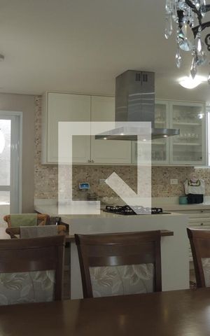 Casa à venda com 250m², 4 quartos e 2 vagasSala de jantar e Cozinha
