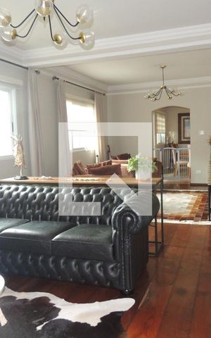 Casa à venda com 250m², 4 quartos e 2 vagasSala
