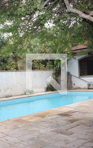 Casa à venda com 250m², 4 quartos e 2 vagasPiscina
