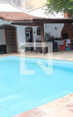 Casa à venda com 250m², 4 quartos e 2 vagasPiscina