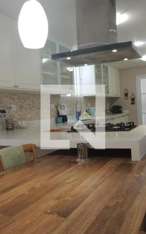 Casa à venda com 250m², 4 quartos e 2 vagasSala de jantar e Cozinha