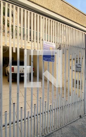 Casa à venda com 150m², 3 quartos e 2 vagas Casa à venda com 150m², 3 quartos e 2 vagasFachada