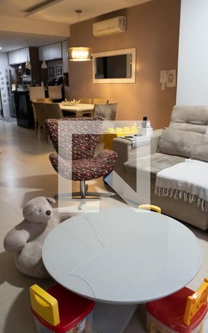 Apartamento à venda com 142m², 3 quartos e 1 vaga Apartamento à venda com 142m², 3 quartos e 1 vagaSala