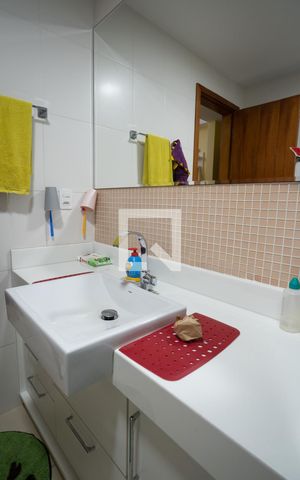 Apartamento à venda com 142m², 3 quartos e 1 vaga Apartamento à venda com 142m², 3 quartos e 1 vagaSuíte 2 banheiro