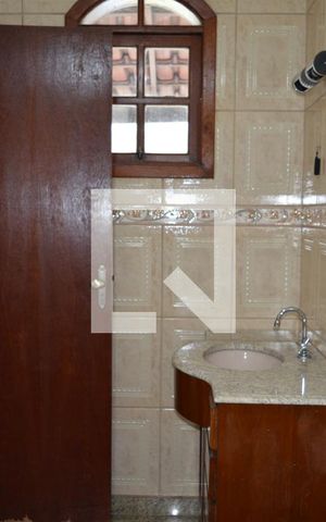 Casa à venda com 420m², 3 quartos e 4 vagasBanheiro da Suíte 1