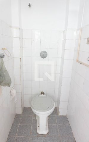Apartamento à venda com 70m², 2 quartos e sem vaga Apartamento à venda com 70m², 2 quartos e sem vagaBanheiro de serviço