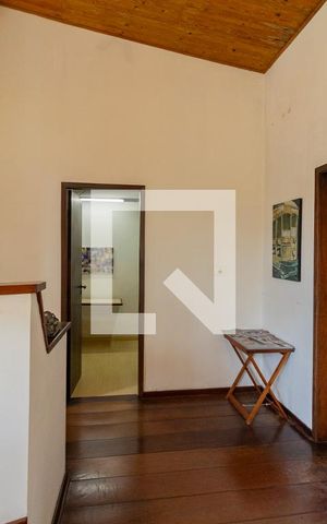 Casa à venda com 343m², 5 quartos e 4 vagas Casa à venda com 343m², 5 quartos e 4 vagasSala de TV
