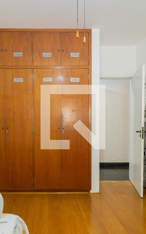 Casa à venda com 343m², 5 quartos e 4 vagas Casa à venda com 343m², 5 quartos e 4 vagasSuíte 2