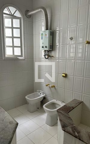 Apartamento para alugar com 225m², 4 quartos e 1 vaga Apartamento para alugar com 225m², 4 quartos e 1 vagaBanheiro Social
