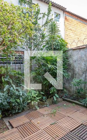 Casa à venda com 300m², 4 quartos e 2 vagas Casa à venda com 300m², 4 quartos e 2 vagasJardim