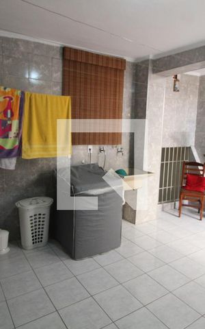 Casa à venda com 261m², 6 quartos e 1 vagaÁrea de Serviço
