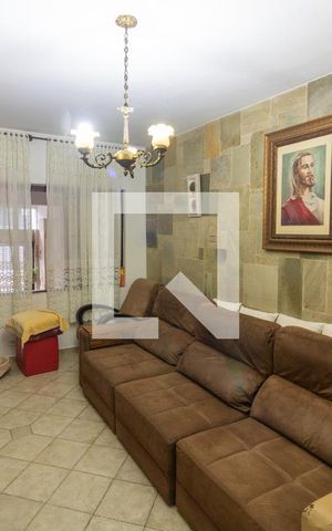 Casa à venda com 205m², 3 quartos e 2 vagas Casa à venda com 205m², 3 quartos e 2 vagasSala