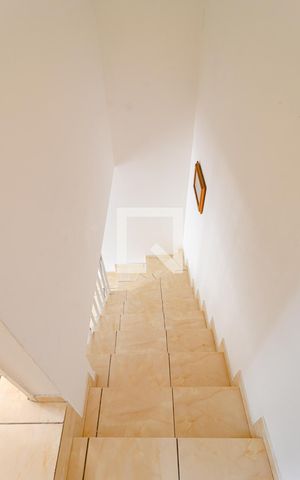 Casa à venda com 96m², 2 quartos e 1 vaga Casa à venda com 96m², 2 quartos e 1 vagaEscadas