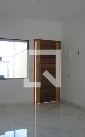Casa à venda com 98m², 2 quartos e 2 vagasSala