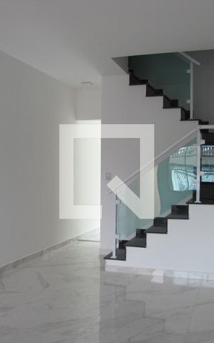 Casa à venda com 98m², 2 quartos e 2 vagasSala