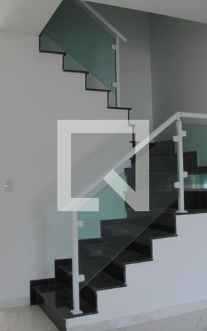 Casa à venda com 98m², 2 quartos e 2 vagasSala
