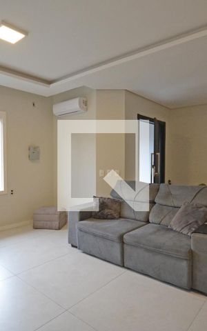 Casa para alugar com 375m², 4 quartos e 2 vagasSala