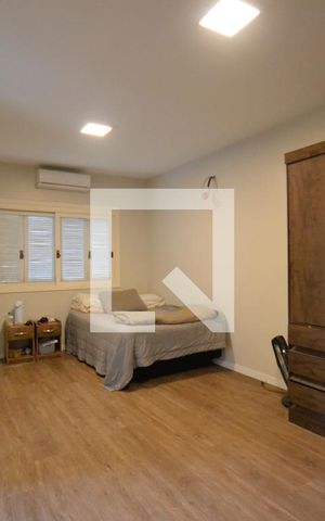 Casa para alugar com 375m², 4 quartos e 2 vagasSuíte