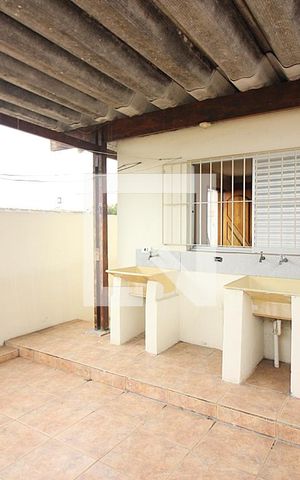 Casa à venda com 180m², 4 quartos e 2 vagasLavanderia