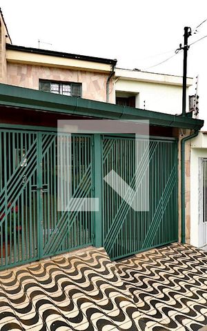 Casa à venda com 242m², 3 quartos e 3 vagasFachada