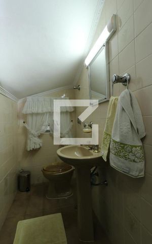 Casa à venda com 242m², 3 quartos e 3 vagasLavabo