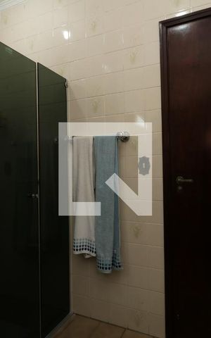 Casa à venda com 242m², 3 quartos e 3 vagasBanheiro da Suite