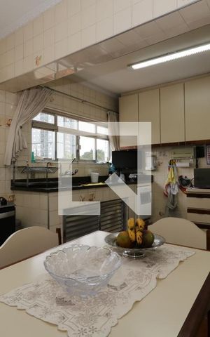 Casa à venda com 242m², 3 quartos e 3 vagasCozinha