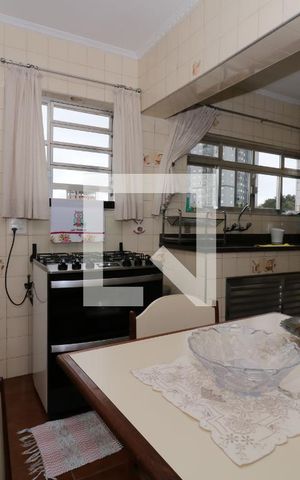 Casa à venda com 242m², 3 quartos e 3 vagasCozinha