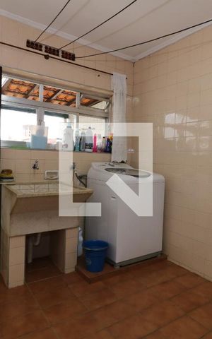 Casa à venda com 242m², 3 quartos e 3 vagasÁrea de Serviço
