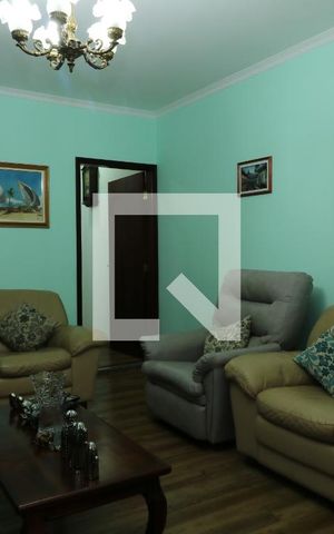 Casa à venda com 242m², 3 quartos e 3 vagasSala