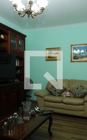 Casa à venda com 242m², 3 quartos e 3 vagasSala