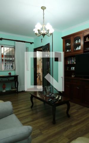 Casa à venda com 242m², 3 quartos e 3 vagasSala
