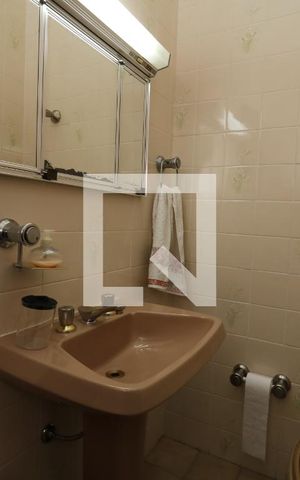 Casa à venda com 242m², 3 quartos e 3 vagasBanheiro Social