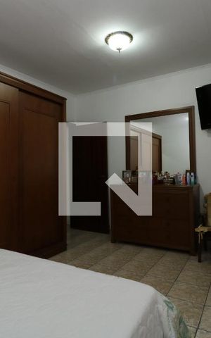 Casa à venda com 242m², 3 quartos e 3 vagasSuite