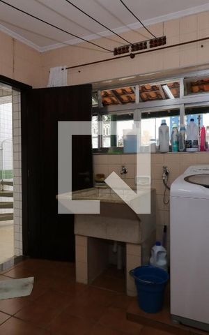 Casa à venda com 242m², 3 quartos e 3 vagasÁrea de Serviço