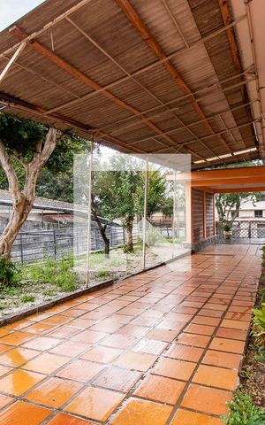 Casa para alugar com 700m², 7 quartos e 1 vaga Casa para alugar com 700m², 7 quartos e 1 vagaGaragem