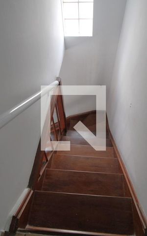 Casa à venda com 115m², 3 quartos e 2 vagasEscada
