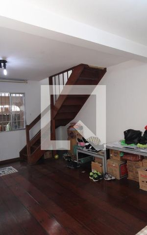 Casa à venda com 115m², 3 quartos e 2 vagasSala