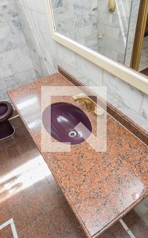 Casa à venda com 300m², 4 quartos e 5 vagasBanheiro do Quarto 2 