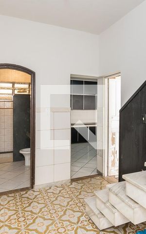 Casa à venda com 300m², 4 quartos e 5 vagasEscada