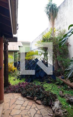 Casa à venda com 150m², 3 quartos e 4 vagas Casa à venda com 150m², 3 quartos e 4 vagasLago